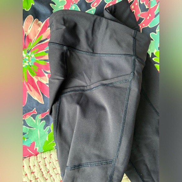 Lulu lemon leggings with pocket - Picture 2 of 4